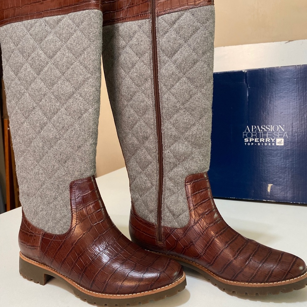 Sperry Topsliders Gray Diamond Quilted Brown Leather Boots Size 8 very classy